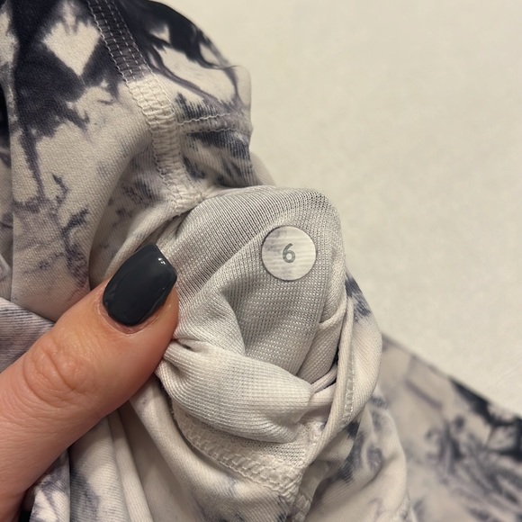 9. Lululemon Dual Shibori Wunder Under Leggings - Picture 5 of 5